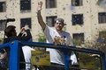 14-15NBAファイナル制覇を飾り、本拠地オークランドで優勝パレードに参加したゴールデンステイト・ウォリアーズのデビッド・リー（2015年6月19日撮影）。(c)AFP/Getty Images/Stephen Lam