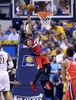 13-14NBAプレーオフ・イースタンカンファレンス準決勝（7回戦制）、インディアナ・ペイサーズ（Indiana Pacers）対ワシントン・ウィザーズ（Washington Wizards）第2戦。ダンクシュートを狙うワシントン・ウィザーズのジョン・ウォール（John Wall、2014年5月7日撮影）。(c)AFP/Getty Images/Andy Lyons
