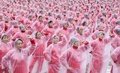 中国・武漢市で、北京・上海・武漢などの14の都市から集まった中高年たちが広場ダンスをし、ギネス世界記録に挑戦した（2016年11年7日撮影）。(c)CNS/張暢