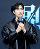 「オペラ座の怪人」中国語版に出演する中国のミュージカル俳優、アヤンガ（阿雲嘎）さん（2022年12月30日撮影）。(c)Xinhua News
