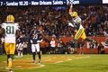 19NFL第1週、シカゴ・ベアーズ対グリーンベイ・パッカーズ。タッチダウンを喜ぶグリーンベイ・パッカーズのジミー・グラハム（右、2019年9月5日撮影）。(c)Stacy Revere/Getty Images/AFP