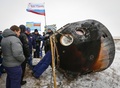 国際宇宙ステーション（ISS）からカザフスタン北部アルカルイク（Arkalyk）へ着陸した宇宙飛行士3人を乗せた帰還カプセル（2014年11月10日撮影）。(c)AFP/SHAMIL ZHUMATOV