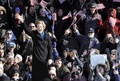 米マサチューセッツ州ローレンスで、大統領選立候補を正式表明するため演説会場に現れたエリザベス・ウォーレン上院議員（2019年2月9日撮影）。(c)Joseph PREZIOSO / AFP