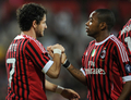 ドバイ･チャレンジカップ2012（Dubai Challenge Cup 2012）は4日行われ、ACミラン（AC Milan）はパリ・サンジェルマン（Paris Saint-Germain）に1-0で勝利した。

前半4分に先制点を挙げ、チームメイトのロビーニョ（Robinho、右）に祝福されるACミランのアレシャンドレ・パト（Alexandre Pato、2012年1月4日撮影）。(c)AFP/FRANCK FIFE