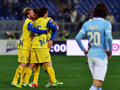 12-13イタリア・セリエA第22節、ラツィオ（SS Lazio）対キエーボ・ベローナ（Chievo Verona）。後半16分のアルベルト・パロスキ（Alberto Paloschi）の得点を喜び合うキエーボ・ベローナの選手（2013年1月26日撮影）。(c)AFP/GABRIEL BOUYS
