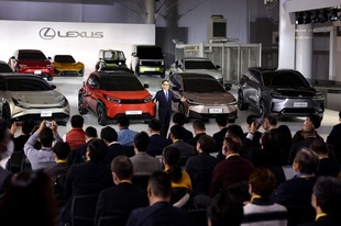 トヨタ、EV強化に本腰 2030年に年間350万台販売へ