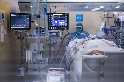 スペイン、1日のコロナ死者757人 2日連続で増加