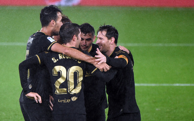 10人のバルサが開幕2連勝、メッシとファティの新コンビがまたも活躍