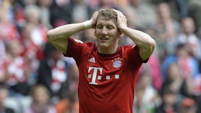 バイエルンが公式戦4連敗、退場者を出してアウクスブルクに敗れる