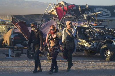 ヒャッハー！「マッドマックス」の世界再現、ファン大集結