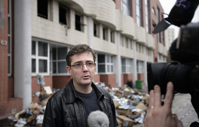 フランス風刺紙の編集部、火炎瓶で焼ける 表紙に預言者の風刺画