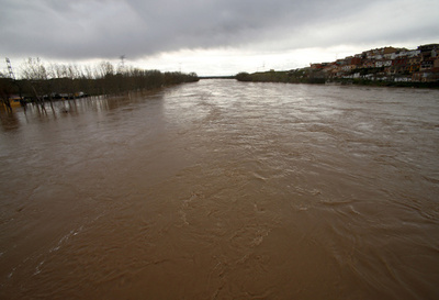 スペイン、3月は記録的降水量 洪水被害も