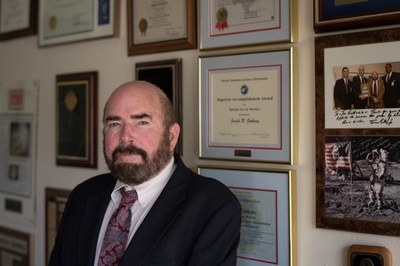 アポロの贈り物を追いかける「ムーンロックハンター」