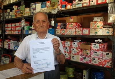 88歳のキプロス人男性、ギリシャに年金を寄付