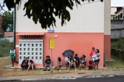 パーティーに向かう一家の車に兵士ら発砲、犯罪車両と誤認 3人死傷 ブラジル