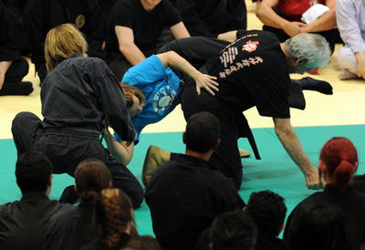 世界の「くの一」200人が都内に集結、古武術の研修大会