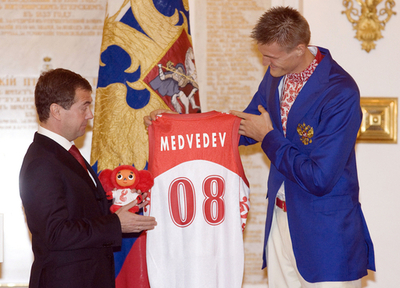 メドベージェフ大統領 五輪ロシア選手団を激励