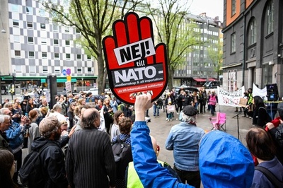 スウェーデンでNATO加盟反対デモ