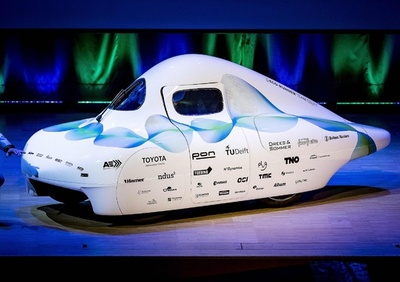 オランダ学生チーム、新水素自動車お披露目