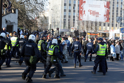 エストニアでの暴動、プーチン大統領が懸念を表明 - ロシア