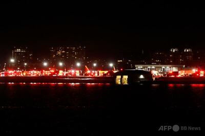 旅客機と軍用ヘリ、米首都上空で衝突 ホワイトハウス