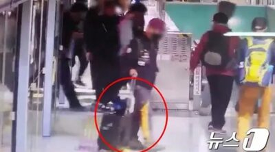 映像にキャッチされていた「犯行の場面」…日本人の現金入りかばん持ち去った韓国男性摘発