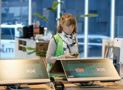 グレタさんら、オスロの金融機関封鎖 イスラエルと化石燃料に抗議