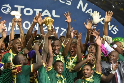 不屈のライオンが15年ぶりのネーションズカップ制覇、カメルーンが逆転でエジプト破る