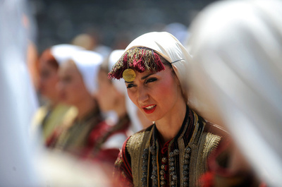 マケドニアの山あいの村で続く、伝統の結婚式