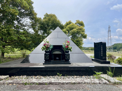 全国優良石材店の会が、5月31日締切で「想いを込めたお墓づくりコンテスト」を実施