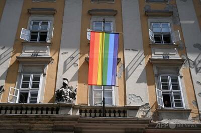 ハンガリー首相、政府建物でのLGBTQシンボル掲示を禁止