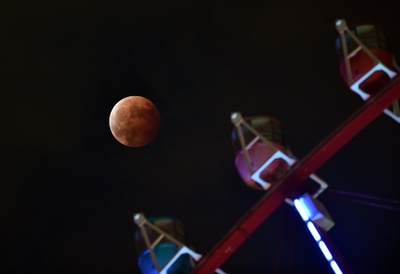 日本各地で皆既月食を観測