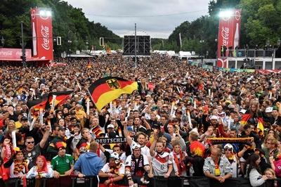ドイツが劇的勝利、雨のベルリンで母国ファンもダンス