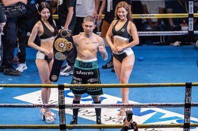 井岡一翔が新王者に WBAスーパーフライ級