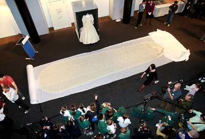 シドニーでダイアナ元妃の回顧展、ウエディングドレスを展示