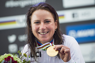 ファン・フリューテン、リオの悪夢振り払い女子個人TT制覇 UCIロード世界選手権