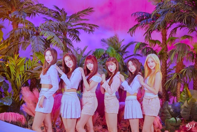 ILY:1、1stミニアルバム「Love In Bloom」で今日（4日）デビュー – KOREA WAVE