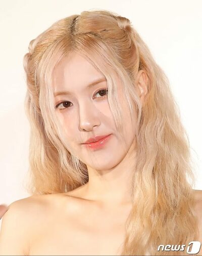 韓流BLACKPINKロゼ「恋人に会うため『おばあさん』に変装」…6カ月間の極秘愛を告白