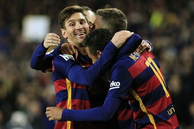 メッシの活躍でバルセロナが先勝、9人のエスパニョールを破る