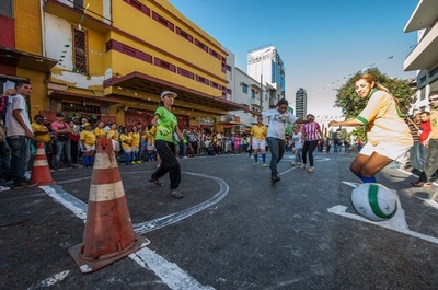 売春婦たちもW杯、サッカーで「平等」訴える ブラジル