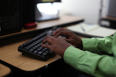 米国防総省、「SNS対策」を研究へ アラブ民衆蜂起に危機感