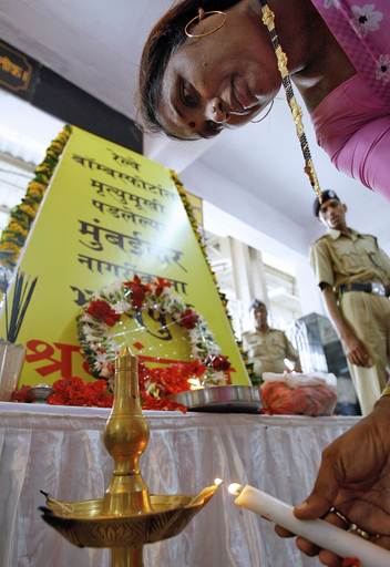 ムンバイの列車爆破テロから1年