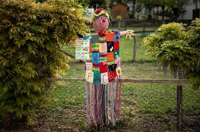 伊「かかしコンテスト」 工夫凝らした作品ずらり