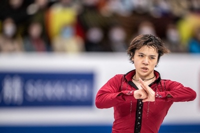 宇野連覇へ首位発進 前日負傷もSP今季世界最高 世界フィギュア