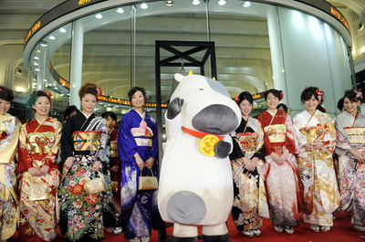 麗しい晴れ着姿に「モーたまらん」、東証大発会
