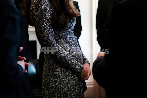 妊娠4か月のキャサリン妃 リハビリ施設訪問 お腹ふっくら 写真11枚 ファッション ニュースならmode Press Powered By Afpbb News