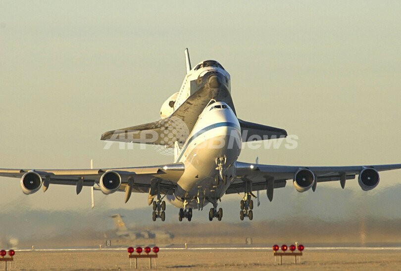 「エンデバー」、ジャンボ機におんぶされて「帰宅」