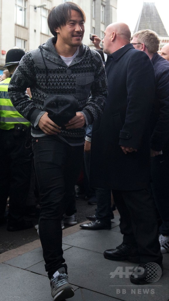 リーグ制覇のレスターがランチ祝勝会、岡崎やラニエリ監督ら参加