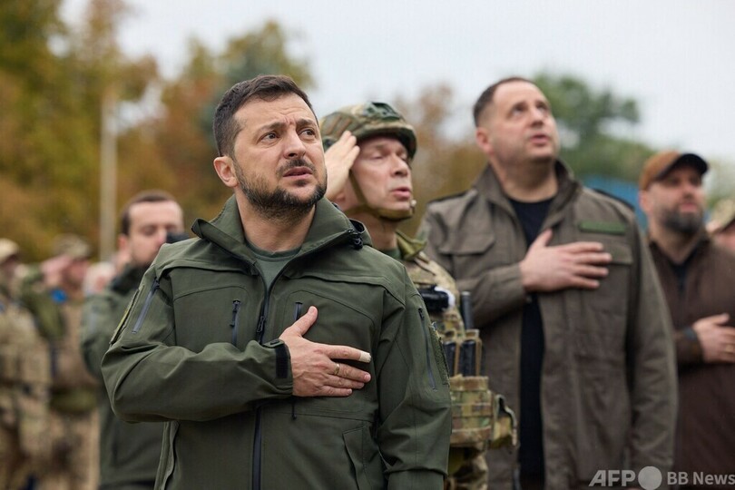 ウクライナ大統領、奪還した東部要衝を訪問 「勝利」誓う