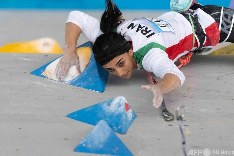 イラン女子選手、髪隠さず大会出場 安否めぐる懸念広まる